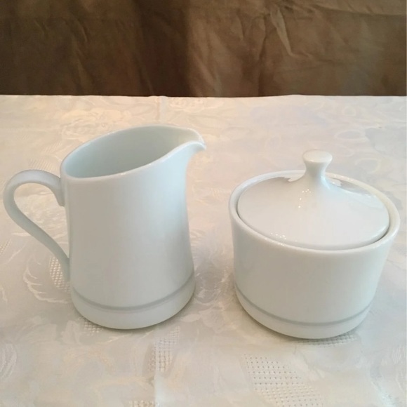 Correlle Sugar and Creamer Set - Picture 2 of 5